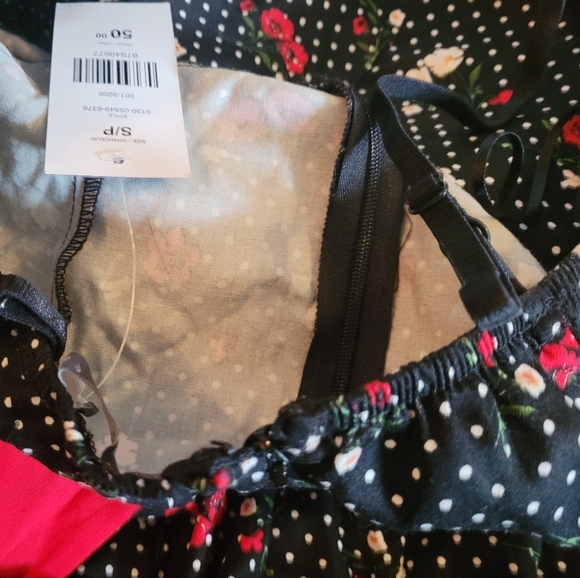 NWT Gorgeous summer dress, beautiful flowy hem line. Very complementing colours - Picture 11 of 12